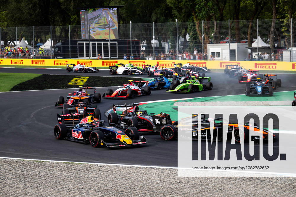 AUTO - FORMULA 3 2026 - MONZA Start of the race 14 YAMAKOSHI Hiyu (jpn), Van Amersfoort Racing, Dallara F3 2025, action 03 RIVERA Ernesto (mex), Campos Racing, Dallara F3 2025, action during the 8th round of the 2026 FIA Formula 3 Championship from September 4 to 6, 2026 on the Autodromo Nazionale Monza, in Monza, Italy - MonzaItaly