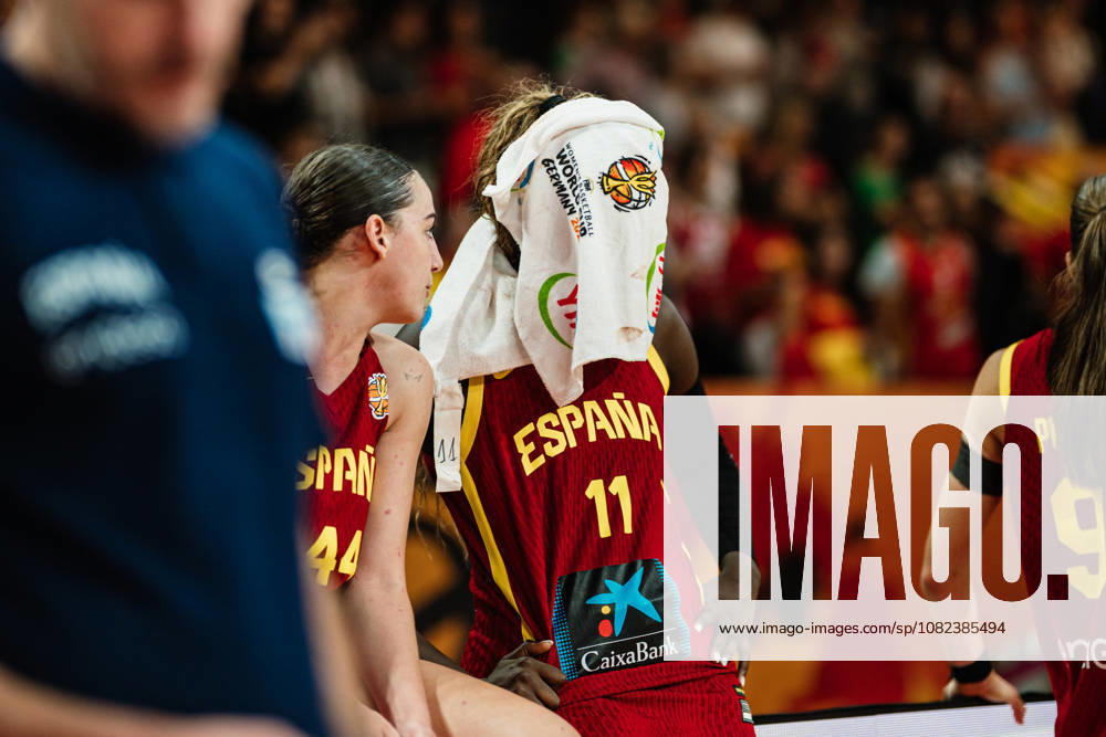 FIBA Women’s Basketball World Cup 2026: Mali vs. Spain, September 5, 2026, Awa Fam, Spain, No. 11 covers her face with a towel, basketball, FIBA Women’s Basketball World Cup 2026, group stage, Group A, Matchday 2: Mali vs. Spain on September 5, 2026, at the Max Schmeling Halle, Berlin