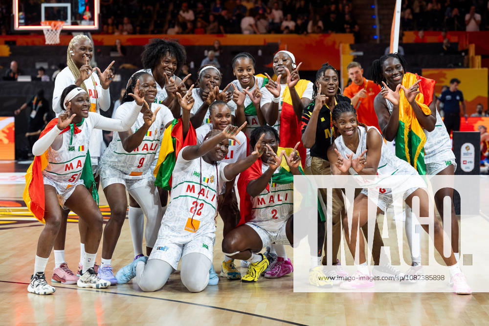 Mali team celebrates after victory at the end of the game: Djeneba N. Diaye (Mali), 50; Djeneba Sangare (Mali), 09; Kamite Elisabeth Dabou (Mali), 22; Aminata Sangare (Mali), 02; Rokia Doumbia (Mali), 52, Naignouma Coulibaly (Mali), 15, team photo, group photo, GER, Mali vs. Spain, basketball, 2026 FIBA Women’s World Cup, group stage, Matchday 2, September 5, 2026, GER, Mali vs. Spain, basketball, 2026 FIBA Women’s World Cup, group stage, Match Day 2, September 5, 2026, Berlin