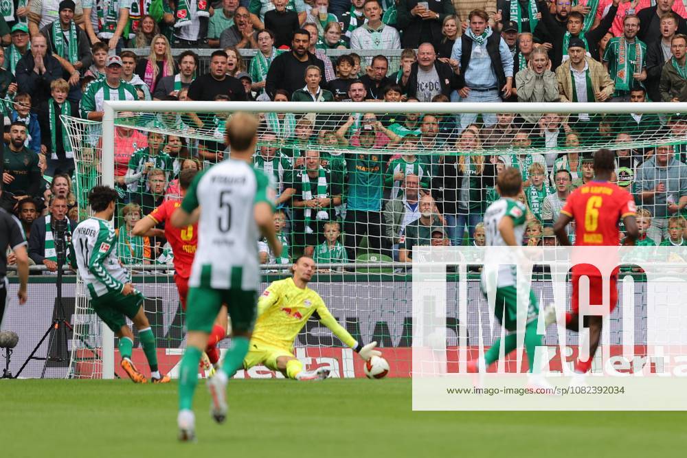 05 09 26, GER, Soccer, Men s 1st Bundesliga, Matchday 2, 2026–2027 Season, SV Werder Bremen vs. RB Leipzig Goal: 1–0 Scorer: Eren Dinkci Eren Dinkci SV Werder Bremen 18 scores the 1–0 goal past goalkeeper Maarten Vandevoordt RB Leipzig 26 Bremen Weserstadion Bremen Germany