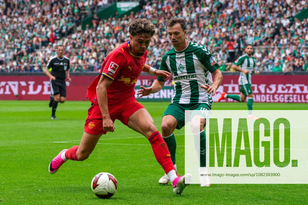 Neil El Aynaoui, RB Leipzig, 21; Youri Regeer, Werder Bremen, 44; German Soccer, Bundesliga, 2026–27 Season, Matchday 2, September 5, 2026, Werder Bremen vs. RB Leipzig, Weserstadion, Bremen