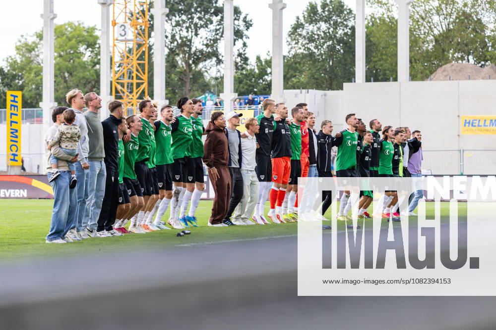 The SC Preussen Muenster players celebrate their 2–1 victory at the end of the game. GER, SC Preussen Muenster vs. TSV Havelse, soccer, 3. Liga, Matchday 4, 2026–2027 season, September 5, 2026 DFL regulations prohibit the use of photographs as image sequences and or quasi-video GER, SC Preussen Münster vs. TSV Havelse, soccer, 3. Liga, Matchday 4, 2026–2027 season, September 5, 2026, Münster