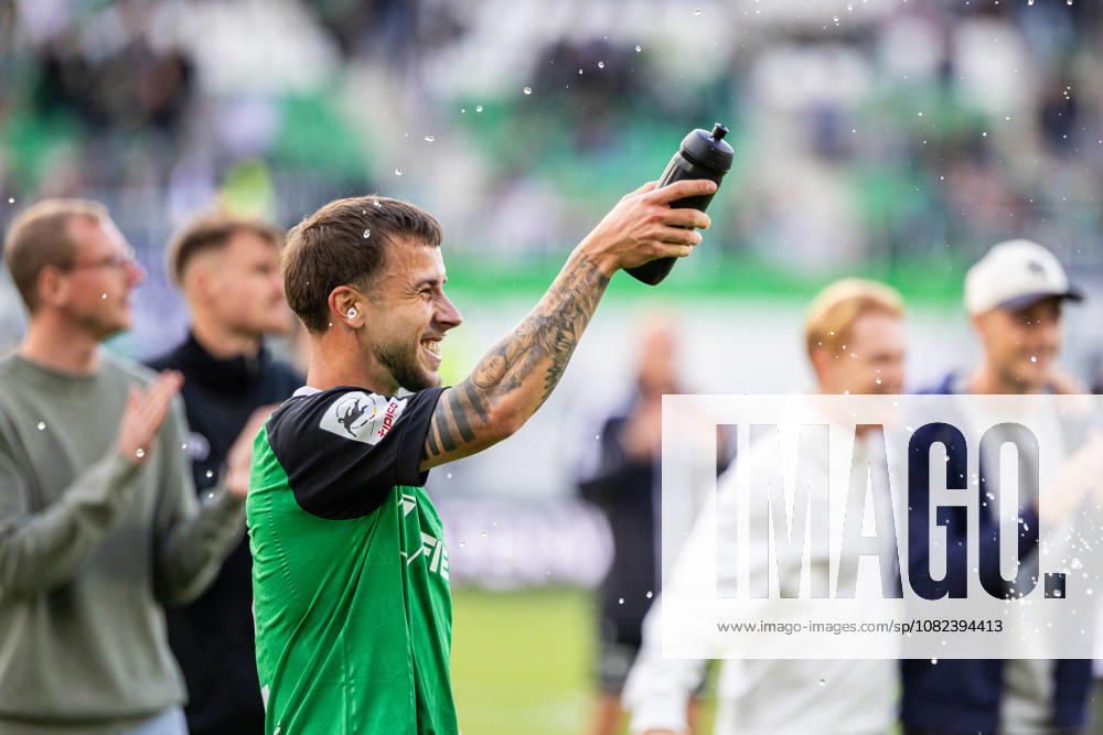 Louis Kolbe of SC Preussen Münster, 02, celebrates the 2–1 victory after the final whistle. GER, SC Preussen Münster vs. TSV Havelse, Soccer, 3rd Division, Matchday 4, 2026–2027 season, September 5, 2026 DFL regulations prohibit the use of photographs as image sequences and or quasi-video GER, SC Preussen Münster vs. TSV Havelse, soccer, 3. Liga, Matchday 4, 2026–2027 season, September 5, 2026, Münster