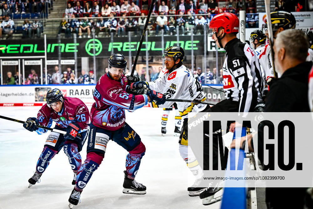 Alexander Weiss, Krefeld Pinguine, 43; Peter Spornberger, Iserlohn Roosters, 50, GER, Iserlohn Roosters vs. Krefeld Pinguine, Ice Hockey, Penny DEL, Exhibition Game, 2026–2027 Season, August 5, 2026, GER, Iserlohn Roosters vs. Krefeld Pinguine, Ice Hockey, Penny DEL, Exhibition Game, 2026–2027 Season, August 5, 2026, Iserlohn