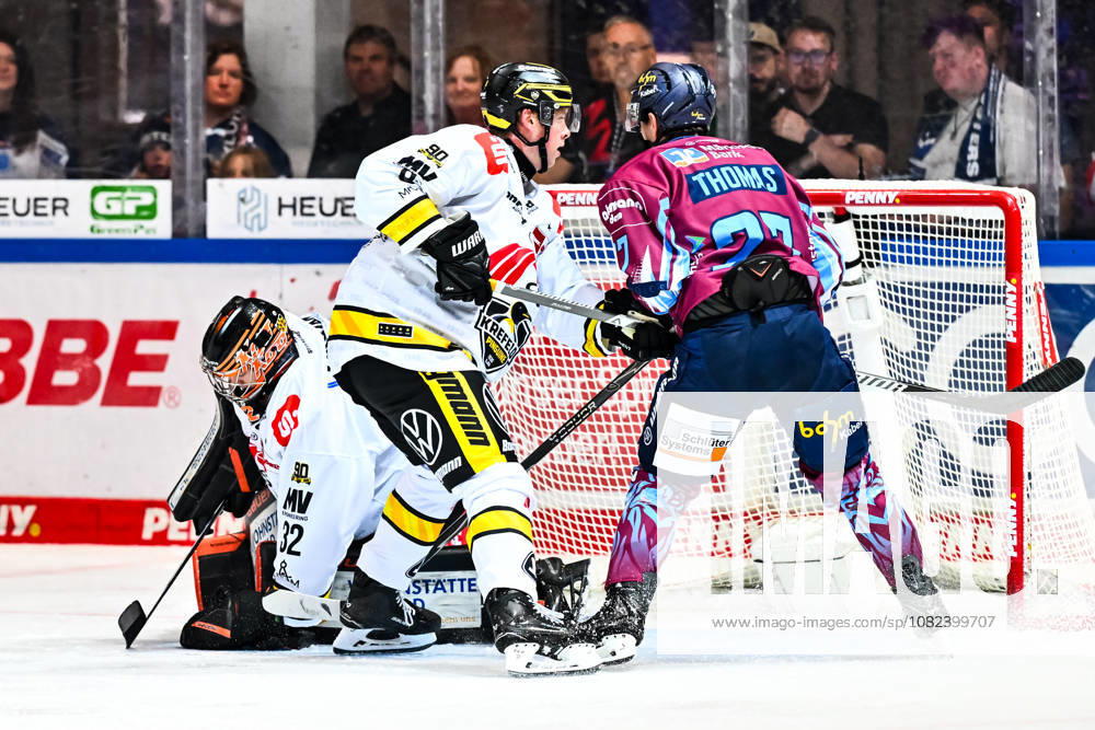 Juha Jatkola, Krefeld Pinguine, 32; Erik Buschmann, Krefeld Pinguine, 15; Christian Thomas, Iserlohn Roosters, 27, GER, Iserlohn Roosters vs. Krefeld Pinguine, Ice Hockey, Penny DEL, Exhibition Game, 2026–2027 Season, August 5, 2026, GER, Iserlohn Roosters vs. Krefeld Pinguine, Ice Hockey, Penny DEL, Exhibition Game, 2026–2027 Season, August 5, 2026, Iserlohn