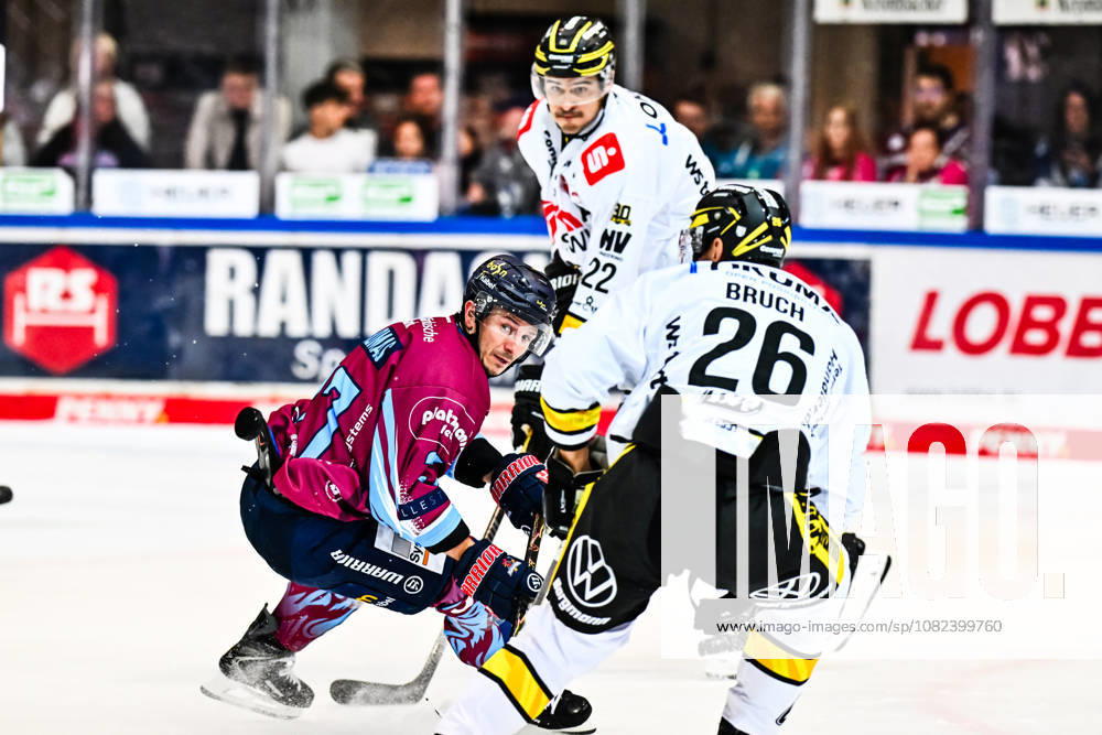 Christian Thomas, Iserlohn Roosters, 27; Daniel Bruch, Krefeld Pinguine, 26; Oliver Mebus, Krefeld Pinguine, 22, GER, Iserlohn Roosters vs. Krefeld Pinguine, Ice Hockey, Penny DEL, Exhibition Game, 2026–2027 Season, August 5, 2026, GER, Iserlohn Roosters vs. Krefeld Pinguine, Ice Hockey, Penny DEL, Exhibition Game, 2026–2027 Season, August 5, 2026, Iserlohn