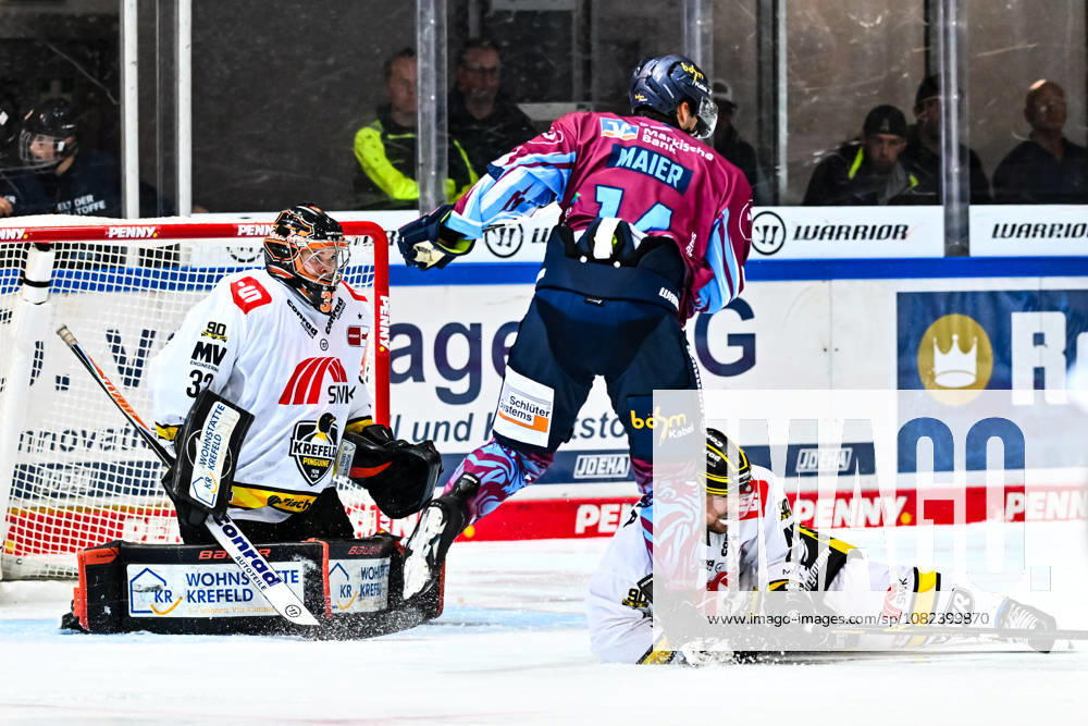 Cole Maier, Iserlohn Roosters, 14; Alexander Weiss, Krefeld Pinguine, 43; Juha Jatkola, Krefeld Pinguine, 32, GER, Iserlohn Roosters vs. Krefeld Pinguine, Ice Hockey, Penny DEL, Preseason Game, 2026–2027 Season, August 5, 2026, GER, Iserlohn Roosters vs. Krefeld Pinguine, Ice Hockey, Penny DEL, Exhibition Game, 2026–2027 Season, August 5, 2026 Iserlohn