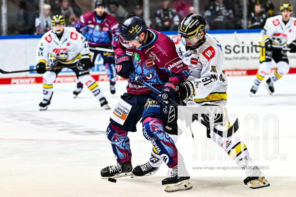 Julian Napravnik, Iserlohn Roosters, 75; Roope Maekitalo, Krefeld Pinguine, 91; GER; Iserlohn Roosters vs. Krefeld Pinguine; ice hockey; Penny DEL; preseason game; 2026–2027 season; August 5, 2026, GER, Iserlohn Roosters vs. Krefeld Pinguine, Ice Hockey, Penny DEL, Exhibition Game, 2026–2027 Season, August 5, 2026, Iserlohn