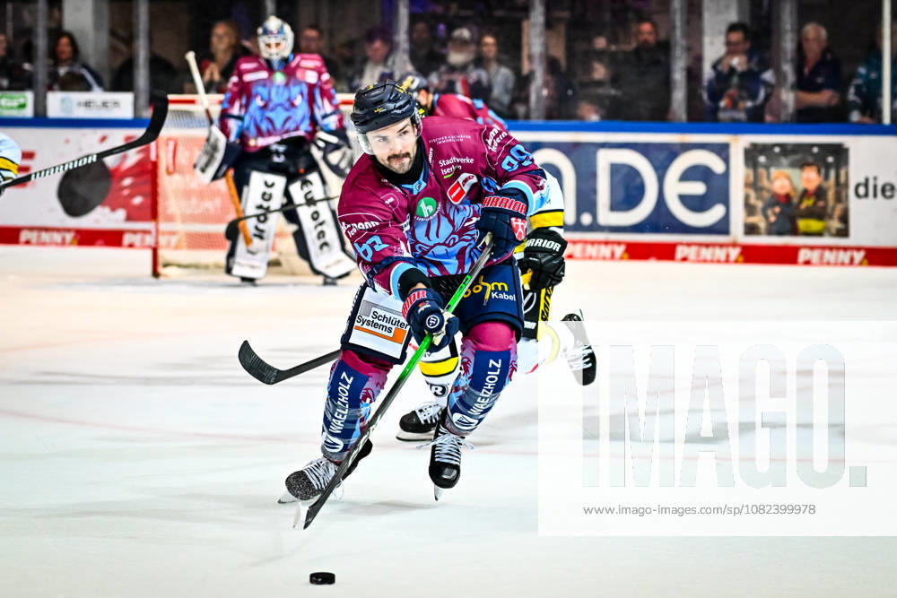 Peter Quennville, Iserlohn Roosters, 89; Max Newton, Krefeld Pinguine, 37, GER, Iserlohn Roosters vs. Krefeld Pinguine, Ice Hockey, Penny DEL, Exhibition Game, 2026–2027 Season, August 5, 2026, GER, Iserlohn Roosters vs. Krefeld Pinguine, Ice Hockey, Penny DEL, Exhibition Game, 2026–2027 Season, August 5, 2026, Iserlohn