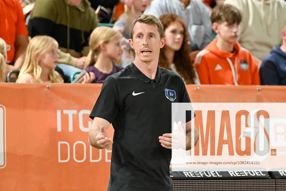 Skyler Bowlin, Bakken Bears coach, gesturing during RASTA Vechta vs. Bakken Bears, exhibition game, 2026–2027 season, September 5, 2026, RASTA Vechta vs. Bakken Bears, exhibition game, 2026–2027 season, September 5, 2026, Vechta