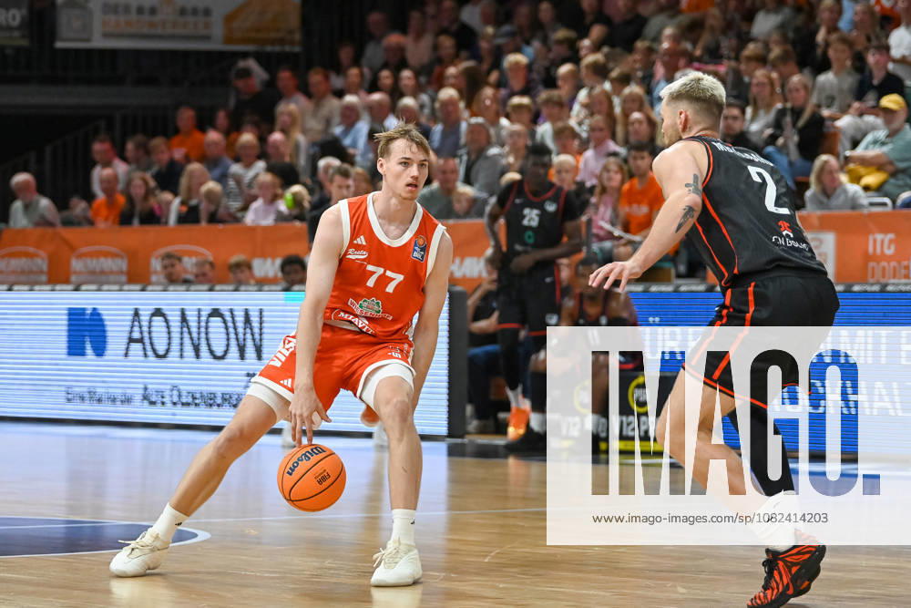 Timo Lanmueller (RASTA Vechta), 77, with the ball against Magnus Mollgaard (Bakken Bears), 02; RASTA Vechta vs. Bakken Bears, exhibition game, 2026–2027 season, September 5, 2026, RASTA Vechta vs. Bakken Bears, exhibition game, 2026–2027 season, September 5, 2026, Vechta