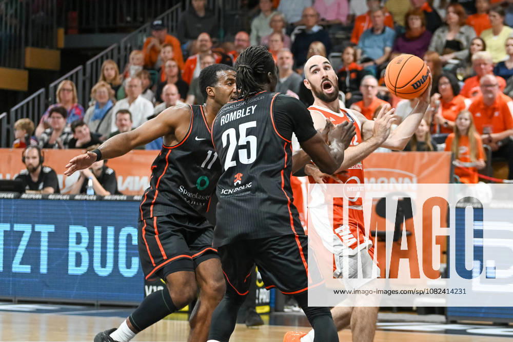 Tommy Kuhse (RASTA Vechta), 12, with the ball against Ian DuBose (Bakken Bears), 11, and Shaquille Rombley (Bakken Bears), 25; RASTA Vechta vs. Bakken Bears, Exhibition Game, 2026–2027 Season, September 5, 2026, RASTA Vechta vs. Bakken Bears, exhibition game, 2026–2027 season, September 5, 2026, Vechta