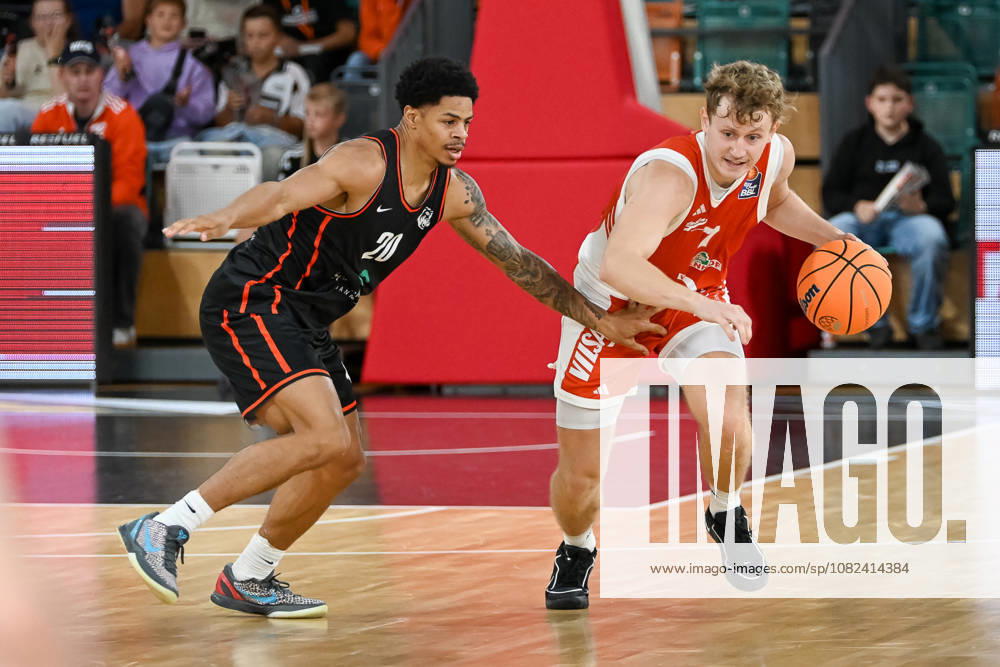 Peter Hemschemeier, RASTA Vechta, 07, in action against Miles Corey of the Bakken Bears, 20 RASTA Vechta vs. Bakken Bears, exhibition game, 2026–2027 season, September 5, 2026, RASTA Vechta vs. Bakken Bears, exhibition game, 2026–2027 season, September 5, 2026, Vechta