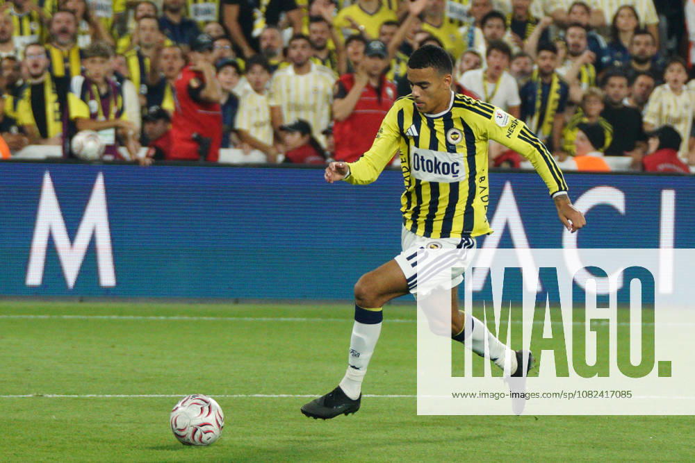 Mason Greenwood (C) of Fenerbahce controls the ball during the Turkish Super League 2026 27 match between Fenerbahce and Besiktas at Sukru Saracoglu Stadium in Istanbul, Turkey, on September 5, 2026. Kadikoy Turkey - ZUMAu194 20260905_zip_u194_029