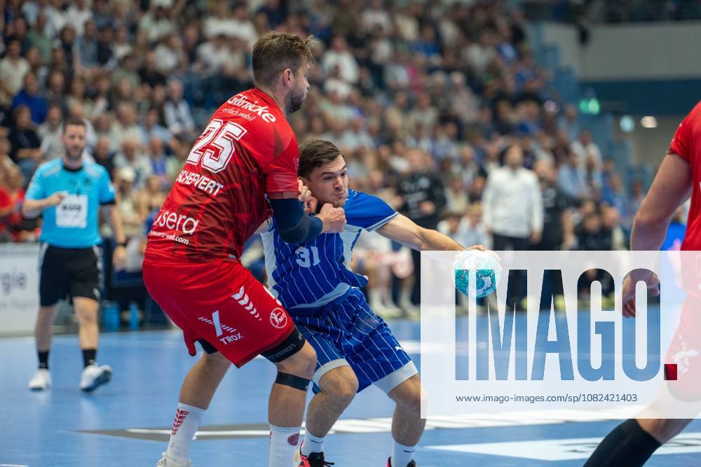Olle Forsell Schefvert, backcourt, MT Melsungen 25, Kay Smits, backcourt, VfL Gummersbach 31, VfL Gummersbach vs. MT Melsungen, Opel Handball Bundesliga, Men, Matchday 3, September 5, 2026, Gummersbach, North Rhine-Westphalia, Germany