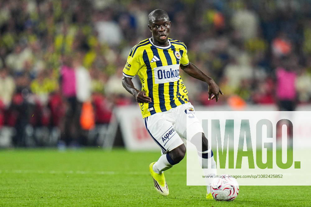 Fenerbahce v Besiktas - Turkish Super Lig ISTANBUL, TURKIYE - SEPTEMBER 5: N Golo Kante (R) of Fenerbahce in action during the Turkish Super Lig fourth-week football match between Fenerbahce and Besiktas at Chobani Stadium in Istanbul, Turkiye, on September 5, 2026. Cemal Yurttas Anadolu Istanbul Turkey. Editorial use only. Please get in touch for any other usage.