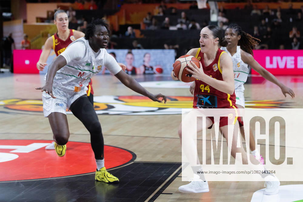 Spain Vs Mali in Berlin, Germany - 05 Sep 2026 Iyana Martin of Spain (R) and Elena Buenavida of Mali (L) seen in action during the 2026 FIBA Women s World Cup between Mali and Spain at Max-Schmeling-Halle. Final score; Mali 82:73 Spain. Berlin Germany