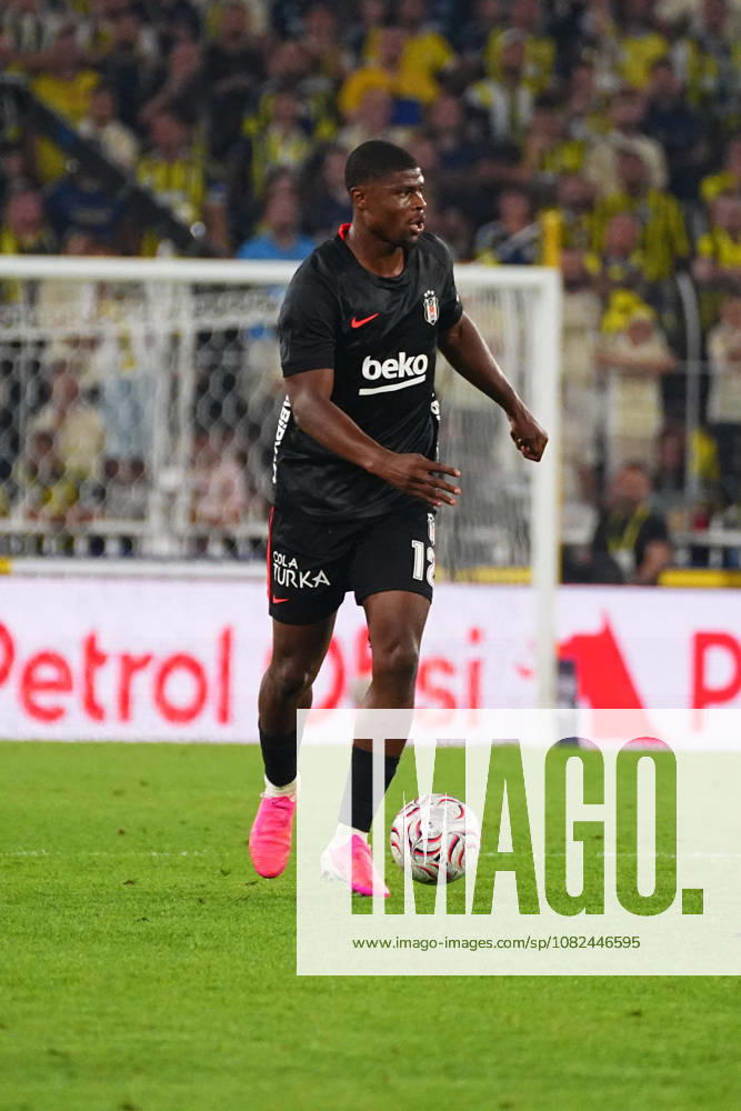 Emmanuel Agbadou of Besiktas JK controls the ball during the Turkish Super League 2026 27 derby match between Fenerbahce and Besiktas at Chobani Stadium, september 05 , 2026 in Istanbul, Turkey. Istanbul Kadikoy Turkey