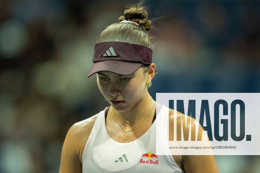 2026 US Open - Day 7 NEW YORK, NEW YORK - SEPTEMBER 5: Iva Jovic of the United States returns a shot during her match against Alexandra Ella of the Philippines during the 2026 US Open - Day 7 at USTA Billie Jean King National Tennis Center on September 5, 2026 in New York, New York. New York USTA Billie Jean King National Tennis Center New York United States