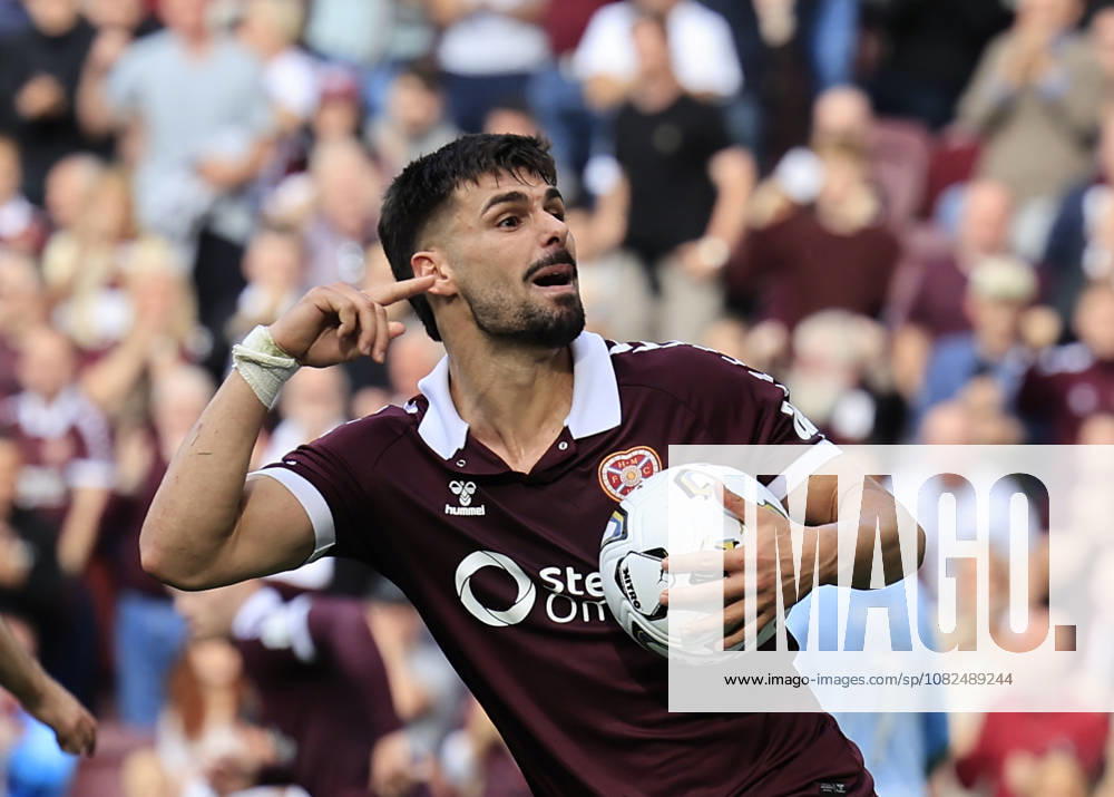 Heart of Midlothian v Dundee William Hill Premiership Cl‡udio Braga of Heart of Midlothian celebrates scoring his teams first goal during the William Hill Premiership match at Tynecastle Park, Edinburgh 06 09 2026 UK Newspapers OUT