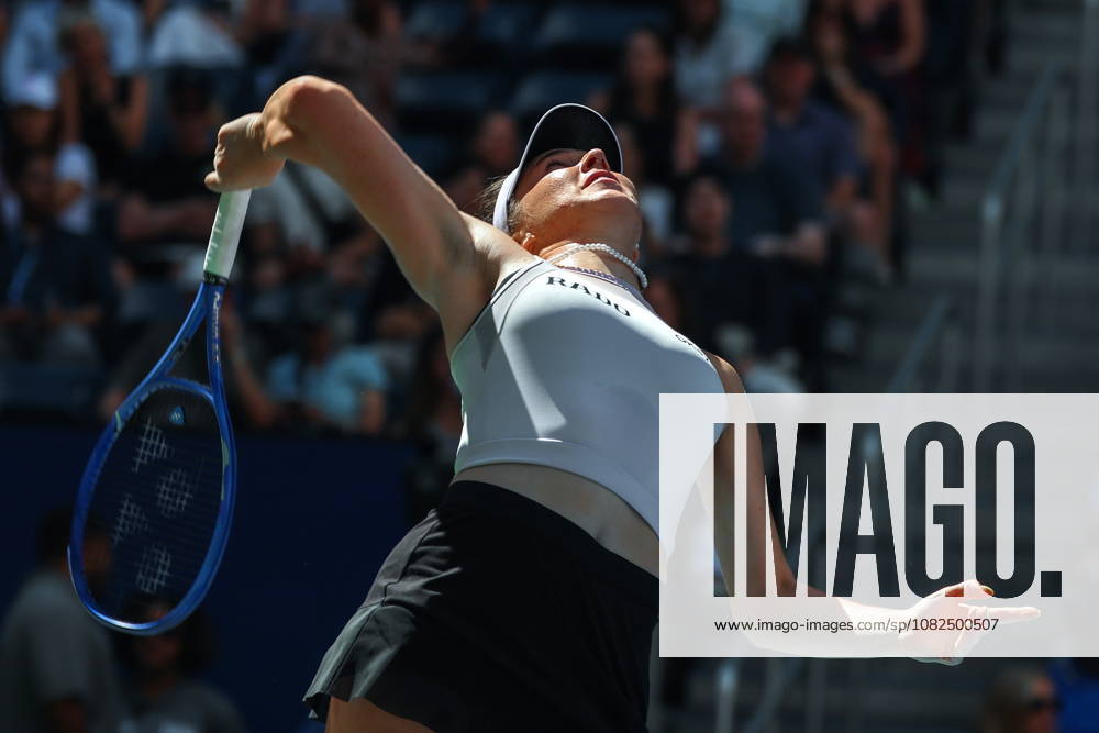 US Open tennis tournament - Day 8 Linda Noskova of Czechia serves against Marta Kostyuk of Ukraine during their Womens Singles match at the US Open Tennis Championships at the USTA Billie Jean King National Tennis Center in Flushing Meadows, New York, USA, 06 September 2026. The 2026 US Open tournament runs from 23 August through 13 September. FLUSHING MEADOWS NEW YORK United States