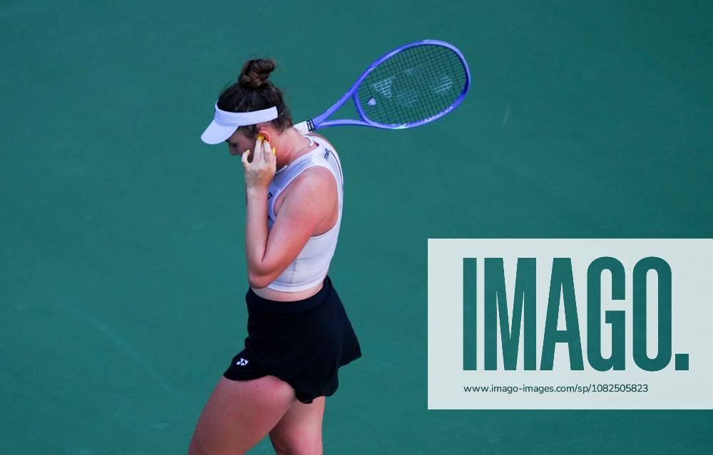 Linda Noskova puts her fingers in her ears as fans cheer for Marta Kostyuk 2026 US Open, Day Eight, USTA Billie Jean King National Tennis Center, New York, USA - 06 Sep 2026New York USTA Billie Jean King National T New York (NY) United States of America