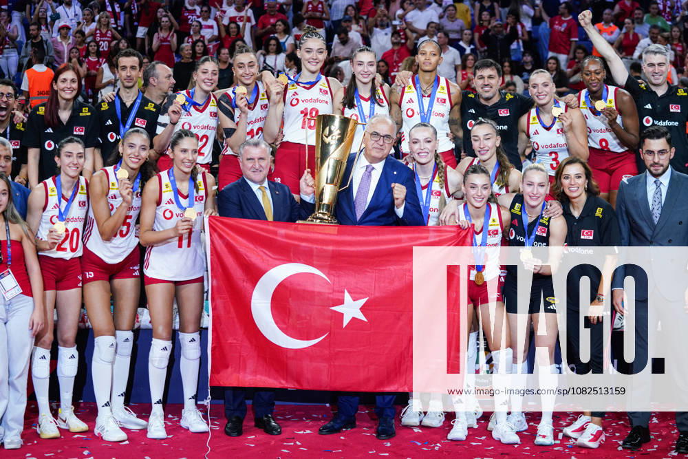 Turkiye retain European women s volleyball title with 3-2 win over Italy ISTANBUL, TURKIYE - SEPTEMBER 6: Players of the Turkish National Women’s Volleyball Team celebrate after a point during the final match between Italy and Turkiye at the 2026 CEV Women’s European Volleyball Championship at Sinan Erdem Sports Hall in Istanbul, Turkiye, on September 6, 2026. Cemal Yurttas Anadolu Istanbul Turkey. Editorial use only. Please get in touch for any other usage.