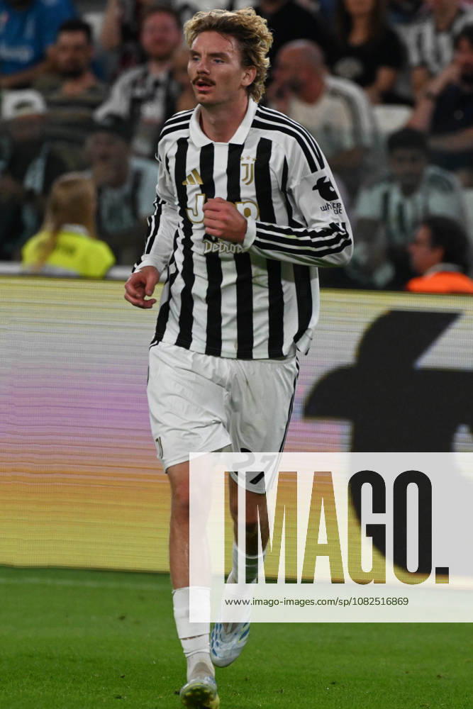 IPA88212090 - Nick Woltemade (Juventus FC) in action during the Juventus FC vs. AC Milan Italian Serie A soccer match in Turin, Italy, on September 6, 2026