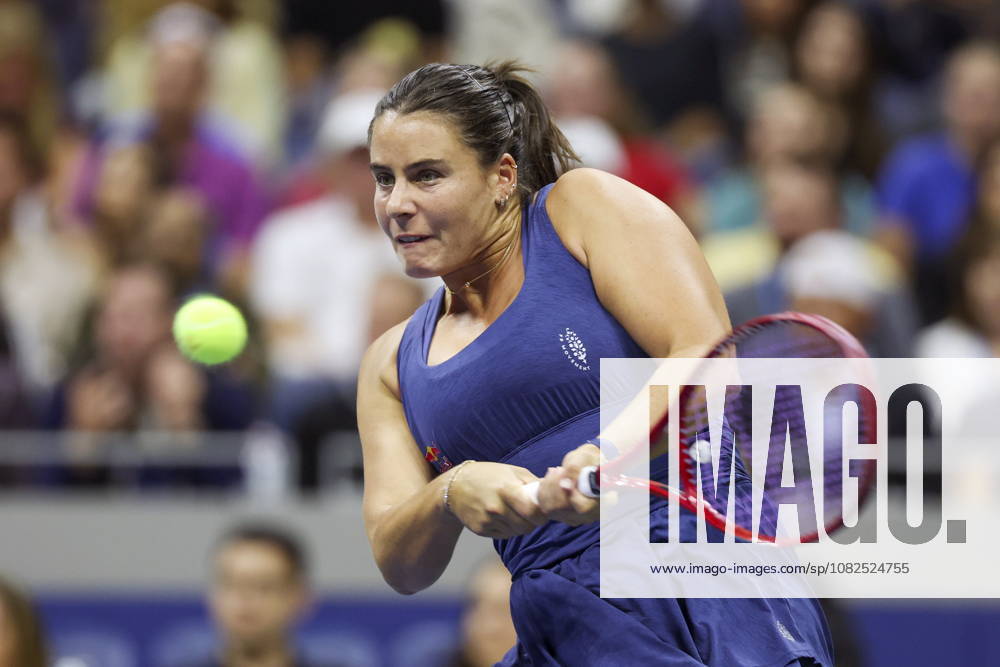 US Open tennis tournament - Day 8 Emma Navarro of the USA in action against Anna Kalinskaya of Russia during their Womens Singles round four match of the US Open Tennis Championships at the USTA Billie Jean King National Tennis Center in Flushing Meadows, New York, USA, 06 September 2026. FLUSHING MEADOWS NEW YORK United States