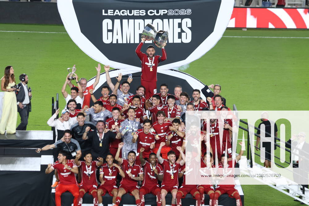 Toluca players celebrate with the trophy in a Leagues Cup final match between Toluca and Monterrey at Shell Energy Stadium in Houston, USA, 06 September 2026. Final Leagues Cup: Toluca - Monterrey !ACHTUNG: NUR REDAKTIONELLE NUTZUNG!