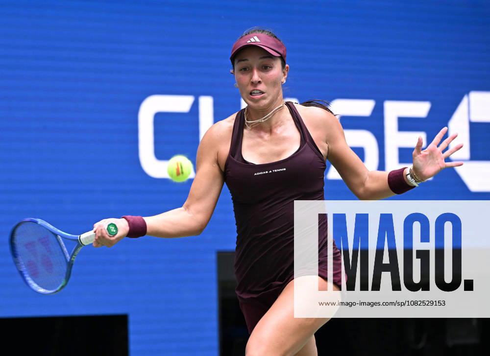 FLUSHING NY- SEPTEMBER 04: Jessica Pegula Vs Leylah Fernandez on Arthur Ashe Stadium during The US Open at the USTA Billie Jean King National Tennis Center on September 4, 2026 in Flushing Queens.