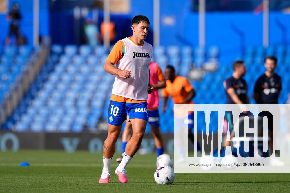 Martin Satriano of Getafe CF warms up during the Spanish League, LaLiga EA Sports, football match played between Getafe CF and RC Celta de Vigo at Coliseum de Getafe stadium on September 07, 2026, in Getafe, Spain. Getafe Spain - ZUMAa181 20260907_zaa_a181_110