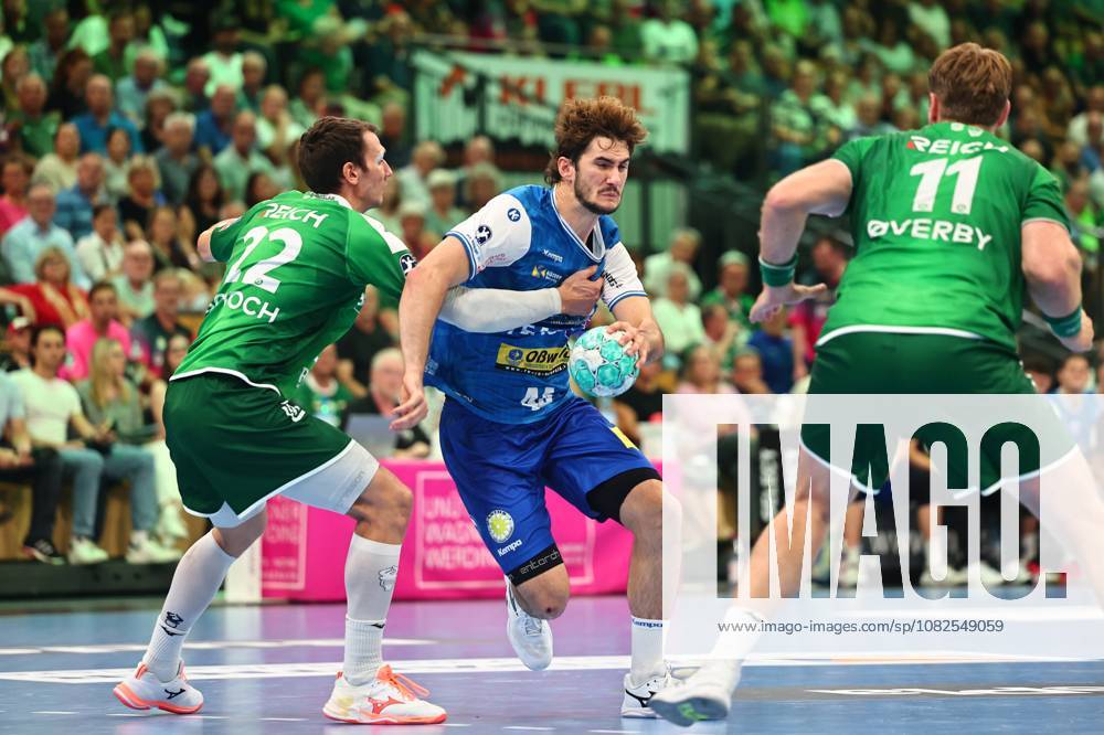 Stephan Seitz of ThSV Eisenach in a one-on-one battle with Jona Schoch of HSG Wetzlar, left GER, HSG Wetzlar vs. ThSV Eisenach, handball, Opel Handball Bundesliga, Matchday 3, 2026–2027 season, September 7, 2026, GER, HSG Wetzlar vs. ThSV Eisenach, handball, Opel Handball Bundesliga, Matchday 3, 2026–2027 season, September 7, 2026, Wetzlar