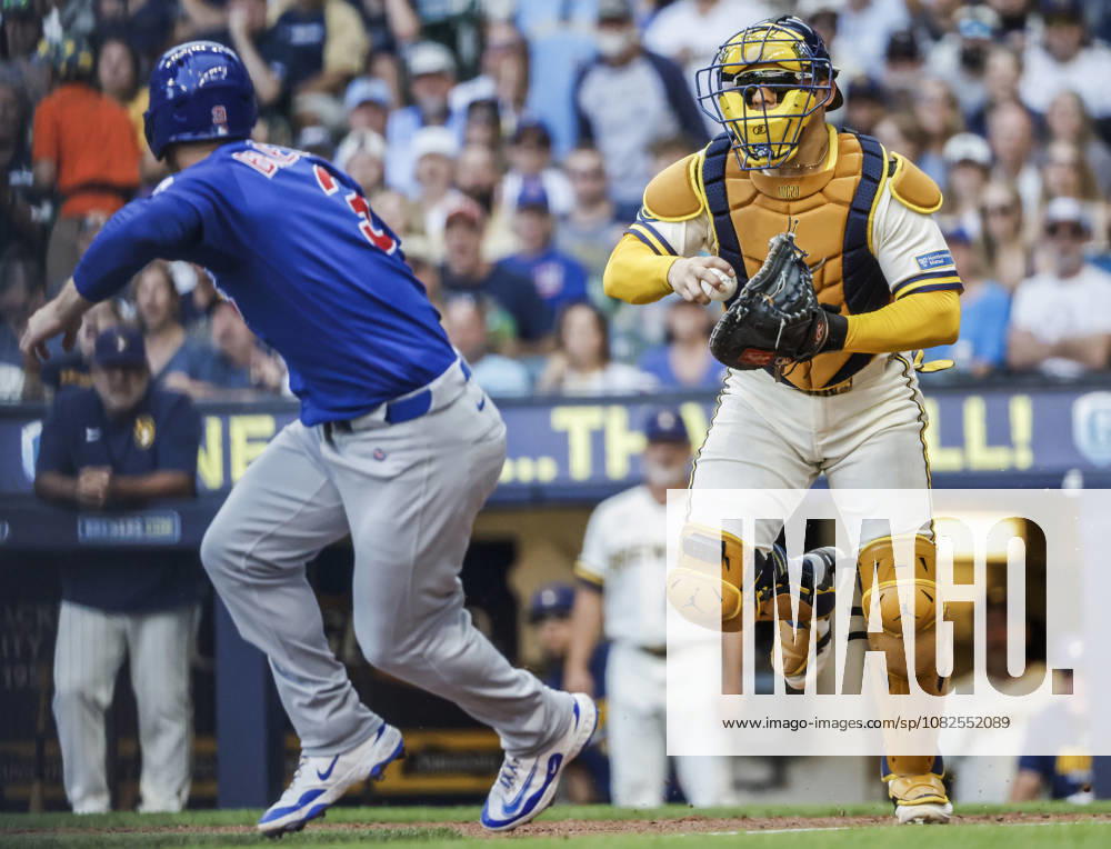 Milwaukee Brewers catcher William Contreras runs down Chicago Cubs third baseman Alex Bregman on a fielders choice hit by Chicago Cubs shortstop Nico Hoerner in the fourth inning of the MLB, Baseball Herren, USA game between the Chicago Cubs and the Milwaukee Brewers at American Family Field in Milwaukee, Wisconsin on Monday, September 7, 2026. MIL20260907811 TANNENxMAURY