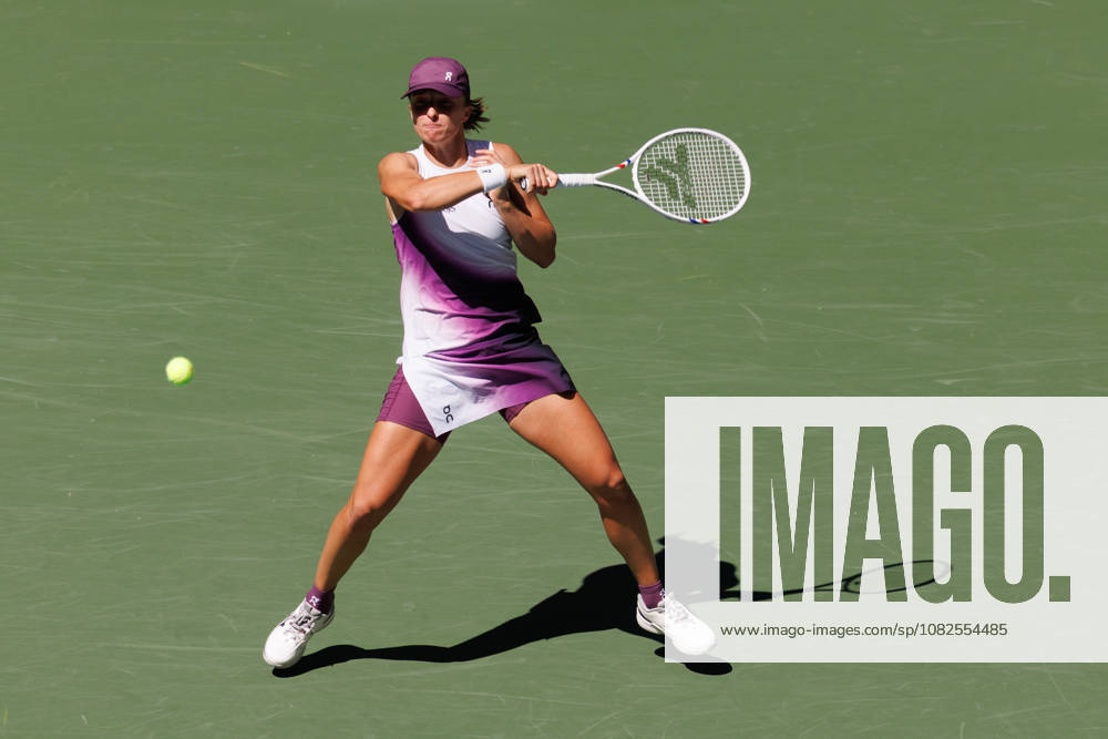 Iga Swiatek (POL) in action against Qinwen Zheng (CHN) during their Round 4 match at the US Open on September 7, 2026, held at the USTA Billie Jean King National Tennis Center in New York City. CSM New York City USA - ZUMAc04_ 20260907_zma_c04_008