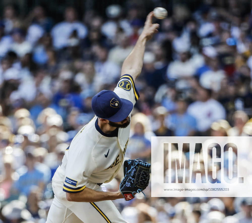Milwaukee Brewers relief pitcher Aaron Ashby throws in the seventh inning of the MLB, Baseball Herren, USA game between the Chicago Cubs and the Milwaukee Brewers at American Family Field in Milwaukee, Wisconsin on Monday, September 7, 2026. MIL20260907821 TANNENxMAURY