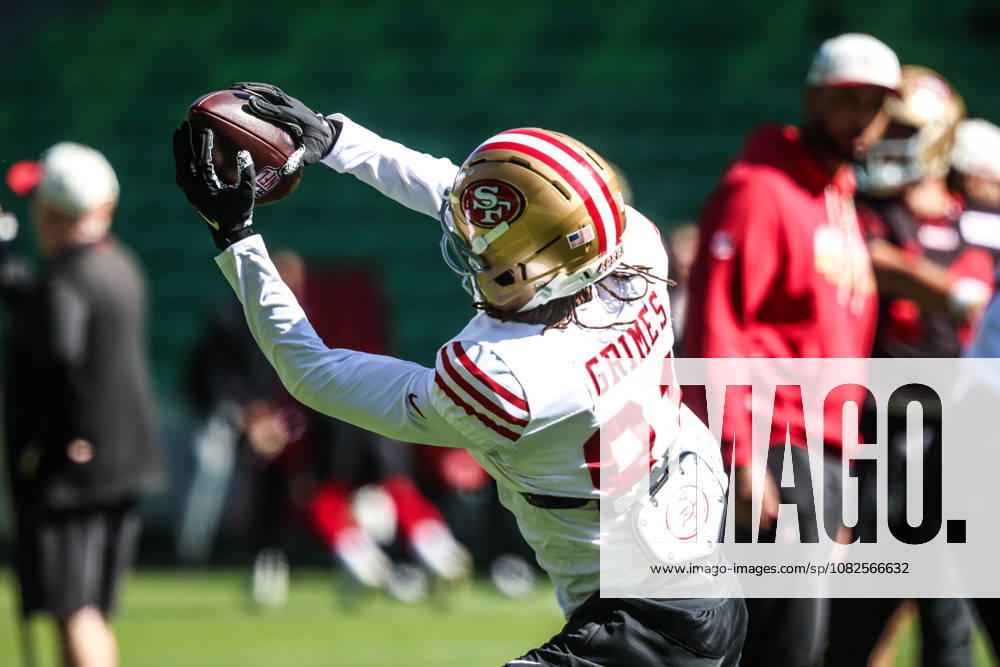 MELBOURNE, AUSTRALIA - SEPTEMBER 08: Wesley Grimes 81 of the San Francisco 49ers during practice at an NFL, American Football Herren, USA media opportunity at AAMI Park on September 08, 2026 in Melbourne, Australia. Melbourne Australia - ZUMAp121 20260908_zsp_p121_039
