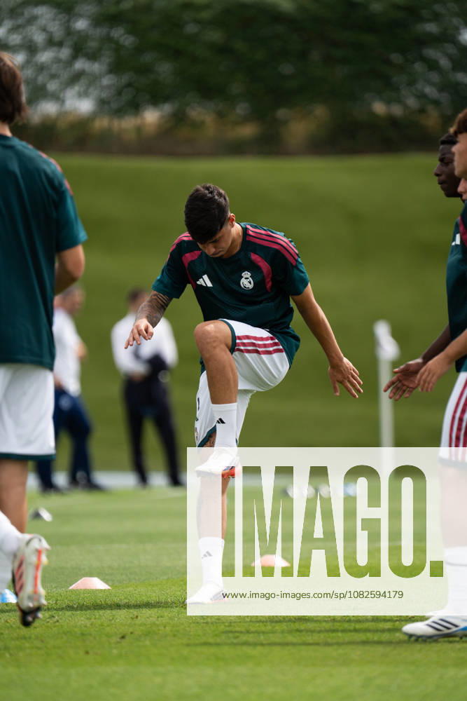 ESP UEFA Youth League: Real Madrid vs. Inter Milan. Alex Ciria of Real Madrid warms up during the UEFA Youth League match between Real Madrid and Inter Milan, played at Di Stefano Stadium in Valdebebas, Madrid, on September 8, 2026, in Spain. Madrid, Spain. Soccer.