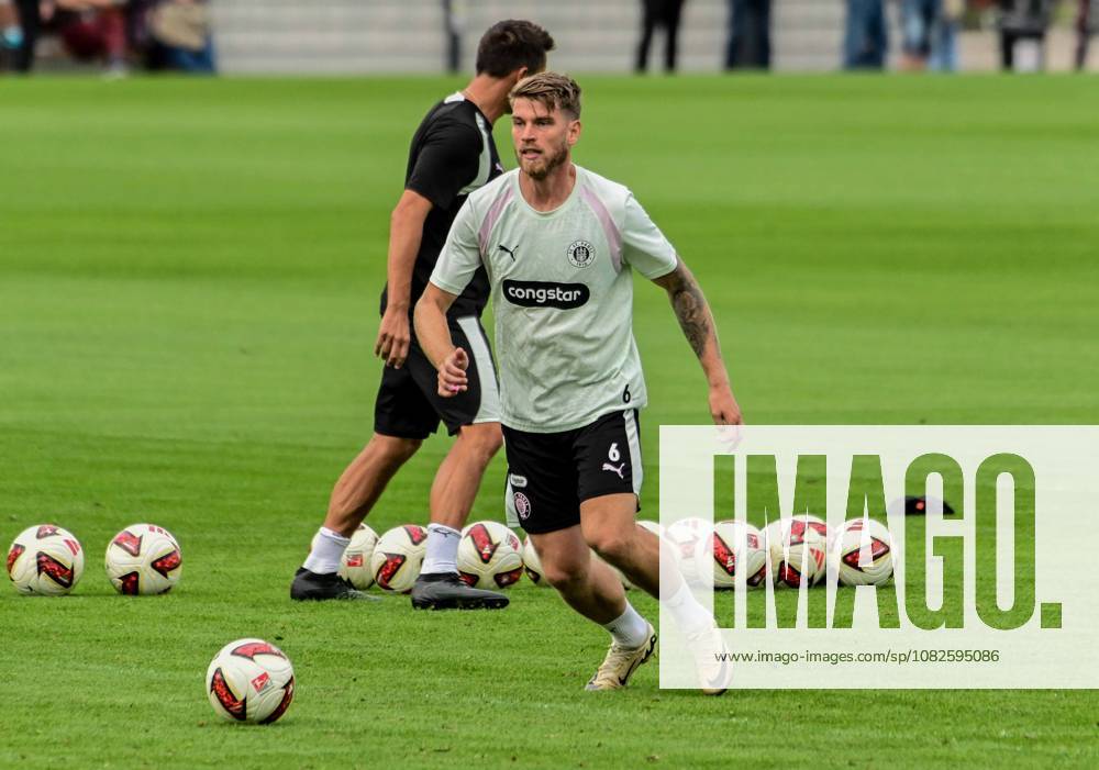 Marcus Mathisen Pauli on the Ball Germany, Hamburg, Training Facility on Kollaustrasse, Soccer, 2. Bundesliga, FC St. Pauli