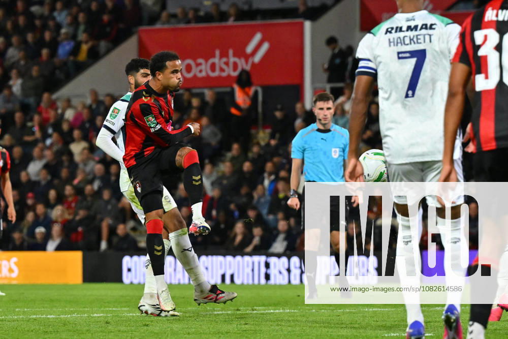 Bournemouth v Lincoln City, EFL Cup Justin Kluivert (19) of AFC Bournemouth shoots at goal during the EFL Cup match between Bournemouth and Lincoln City at the Vitality Stadium, Bournemouth, UK on 8 September 2026. Bournemouth Vitality Stadium Dorset UK Editorial use only DataCo restrictions apply See www.football-dataco.com ,