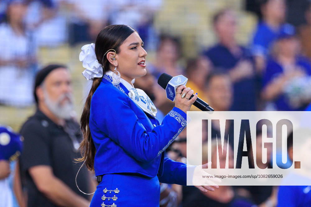 Giselle-Paris Aubrey sings the national anthem before a MLB, Baseball Herren, USA regular-season game between the Los Angeles Dodgers and the Cincinnati Reds on Tuesday September 8, 2026 at Dodger Stadium in Los Angeles, California. Dodgers defeat Reds, 3-2. JAVIER ROJAS PI Los Angeles USA - ZUMAp124 20260908_zaa_p124_001