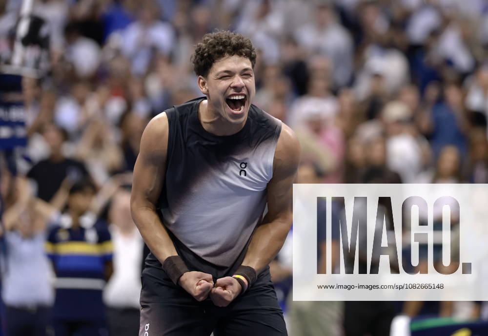 US Open tennis tournament - Day 10 Ben Shelton of the USA celebrates his victory against Carlos Alcaraz of Spain during the Men s Singles Quarterfinals of the US Open Tennis Championships at the USTA Billie Jean King National Tennis Center in Flushing Meadows, New York, USA, 09 September 2026. The 2026 US Open tournament runs from 23 August through 13 September. FLUSHING MEADOWS NEW YORK United States