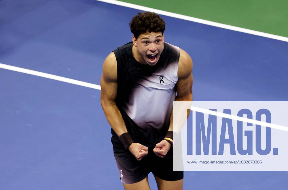 US Open tennis tournament - Day 10 Ben Shelton of the US celebrates after defeating Carlos Alcaraz of Spain in the Mens Singles Quarterfinals of the US Open Tennis Championships at the USTA Billie Jean King National Tennis Center in Flushing Meadows, New York, USA, 09 September 2026. FLUSHING MEADOWS NEW YORK United States
