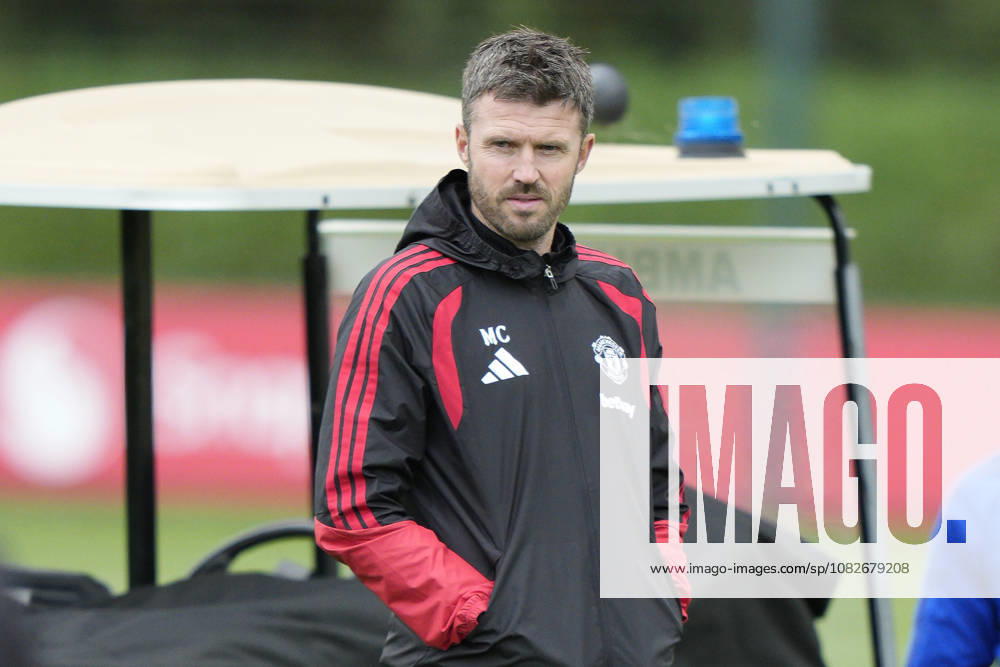 Manchester United, ManU Training Manchester United manager, Michael Carrick watches as he players train at the Manchester United Training Session at Carrington Training Centre ahead of the UEFA Champions League match v Sabah FK, Manchester, England on 9 September 2026 Credit: Steve Flynn Every Second Media Editorial use only. All images are copyright Every Second Media Limited. No images may be reproduced without prior permission.