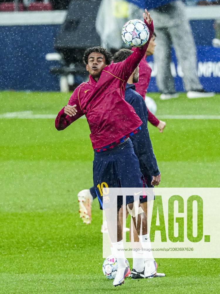 BARCELONA - Lamine Yamal of FC Barcelona, Barca warms up ahead of the UEFA Champions League match between FC Barcelona and Feyenoord at the Spotify Camp Nou on September 9, 2026, in Barcelona, Spain. GEERT VAN ERVEN ANP UEFA Champions League 2026 27 ANPxSportx xMarcelxterxBalsxIVx 567766635 originalFilename: 567766635
