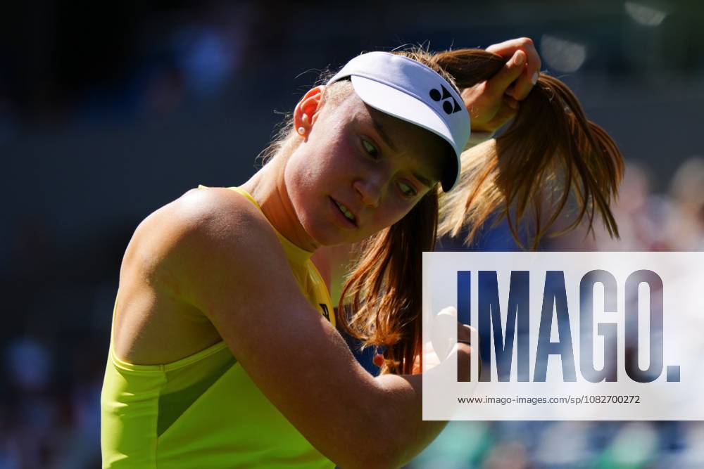 Elena Rybakina fixes her hair after her ponytail unravelled 2026 US Open, Day Eleven, USTA Billie Jean King National Tennis Center, New York, USA - 09 Sep 2026New York USTA Billie Jean King National T New York (NY) United States of America