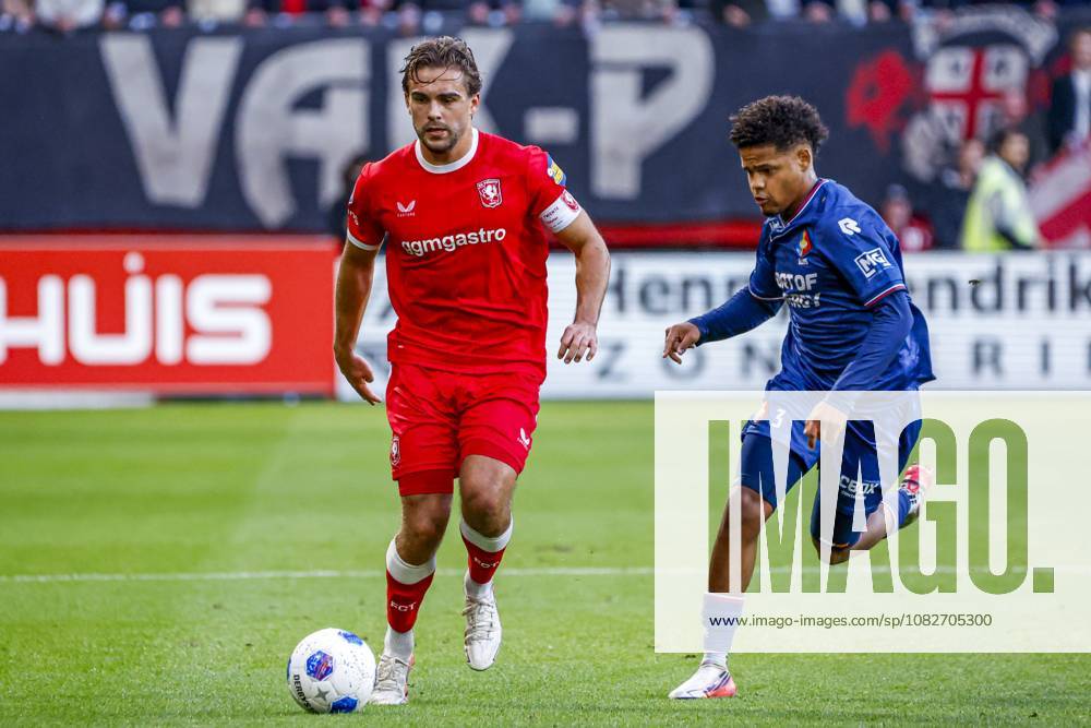 ENSCHEDE - Bart van Rooij of FC Twente dribbles with the ball under pressure from Gerald Alders of Telstar SC during the Eredivisie match between FC Twente and Telstar at De Grolsch Veste stadium on 09 September 2026 in Enschede, the Netherlands. WART BRINKERHOF ANP Eredivisie 2026 27 ANPxSportx xMarcelxterxBalsxIVx 567772760 originalFilename: 567772760