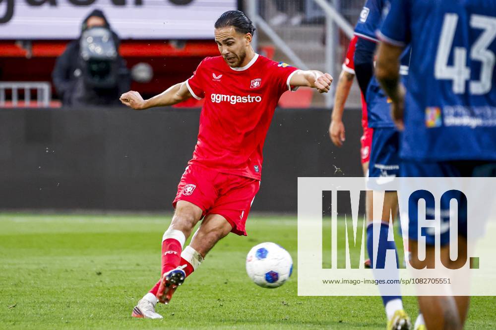 ENSCHEDE - Ramiz Zerrouki of FC Twente shoots during the Eredivisie match between FC Twente and Telstar at De Grolsch Veste stadium on September 9, 2026, in Enschede, the Netherlands. WART BRINKERHOF ANP Eredivisie 2026 27 ANPxSportx xMarcelxterxBalsxIVx 567773035 originalFilename: 567773035