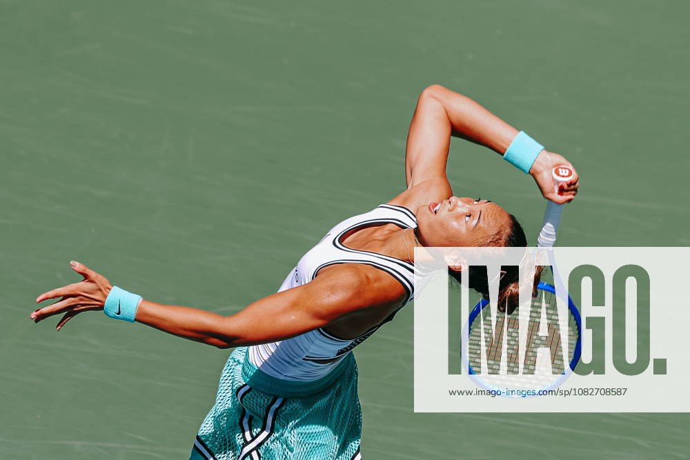 US Open tennis tournament - Day 11 Qinwen Zheng of China in action against Elena Rybakina of Kazakhstan during the Womens Singles Quarter Finals match of the US Open Tennis Championships in Flushing Meadows, New York, USA, 09 September 2026. FLUSHING MEADOWS NEW YORK United States