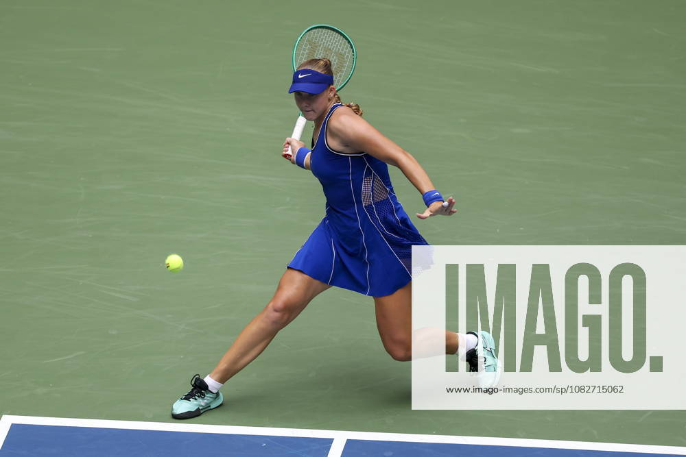 US Open tennis tournament - Day 11 Mirra Andreeva of Russia in action against Coco Gauff of the US during the Women s Singles Quarterfinals match of the US Open Tennis Championships in Flushing Meadows, New York, USA, 09 September 2026. FLUSHING MEADOWS NEW YORK United States